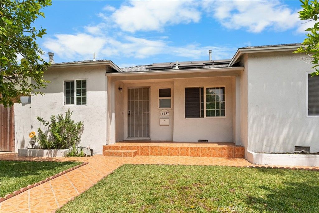 16637 Victory Boulevard, Van Nuys, CA 91406