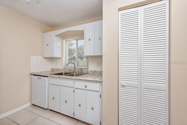 3206 W AZEELE STREET 215, Tampa, FL 33609