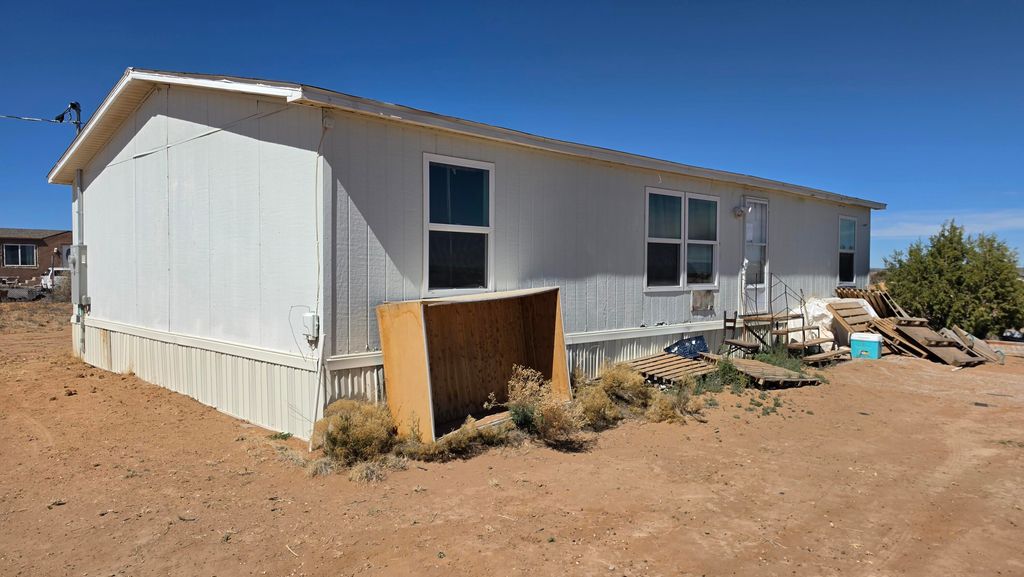 Image 3 of property listing at 3419 10TH Avenue NW, Rio Rancho, NM 87124