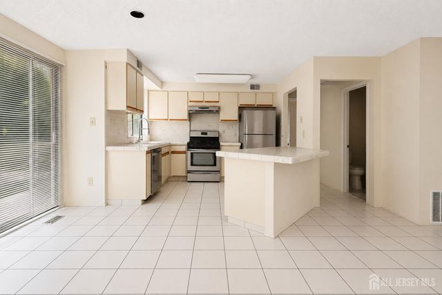 83 Sayre Drive, Plainsboro, NJ 08540