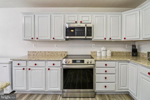 13 POCAHONTAS CT, La Plata, MD 20646