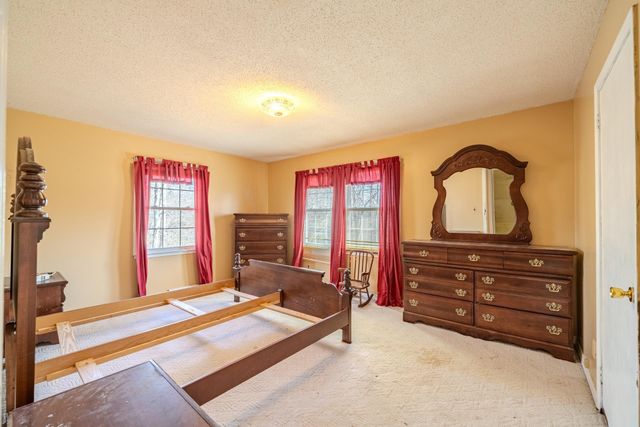 705 HURRICANE HILL DR, Waynesboro, TN 38485