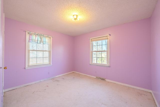 705 HURRICANE HILL DR, Waynesboro, TN 38485