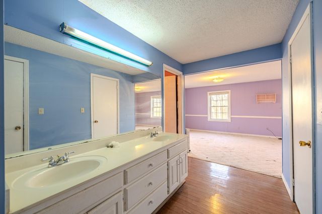 705 HURRICANE HILL DR, Waynesboro, TN 38485