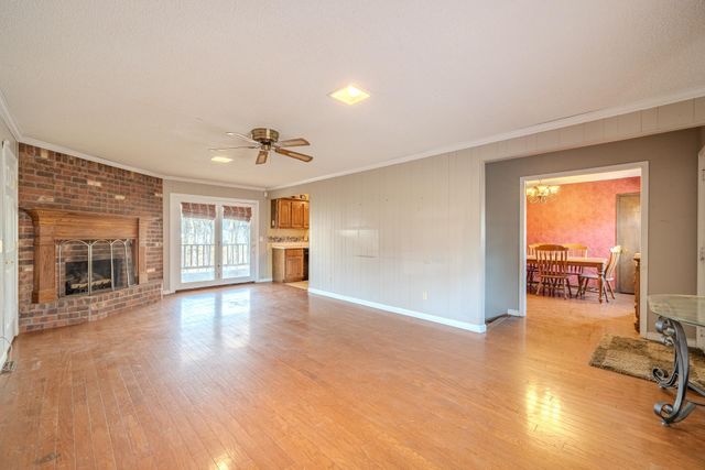 705 HURRICANE HILL DR, Waynesboro, TN 38485