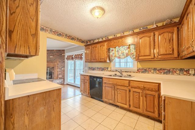 705 HURRICANE HILL DR, Waynesboro, TN 38485