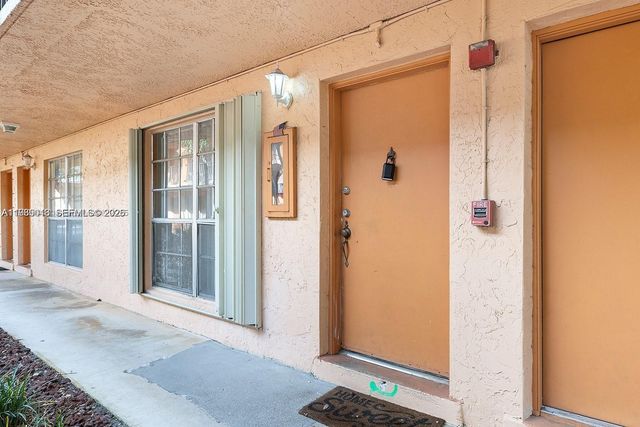 7241 Miami Lakes Dr D9, Miami Lakes, FL 33014