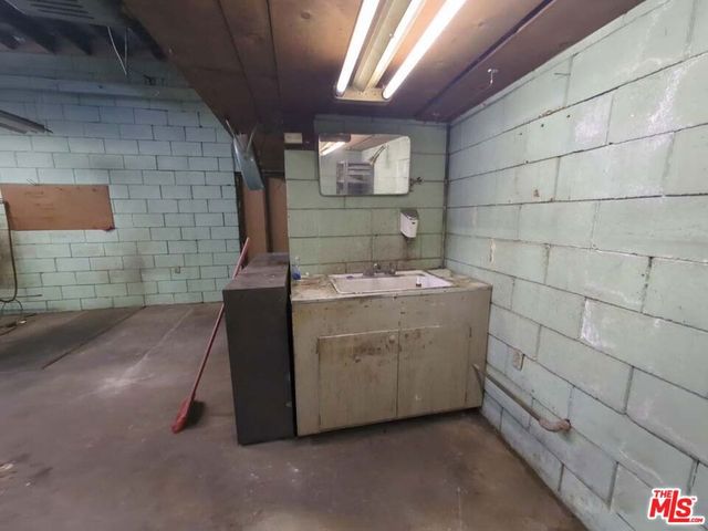 702 Vesta Street, Inglewood, CA 90302