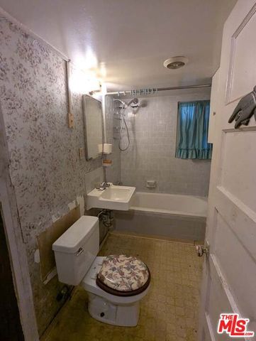 702 Vesta Street, Inglewood, CA 90302