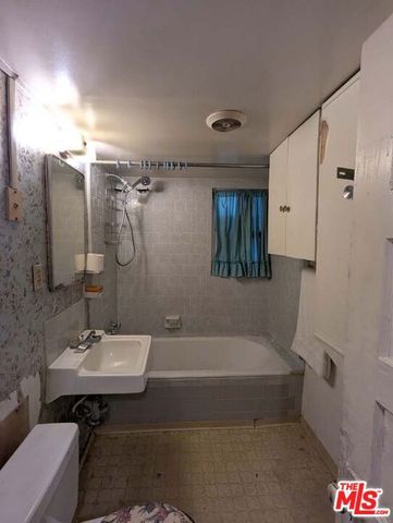 702 Vesta Street, Inglewood, CA 90302