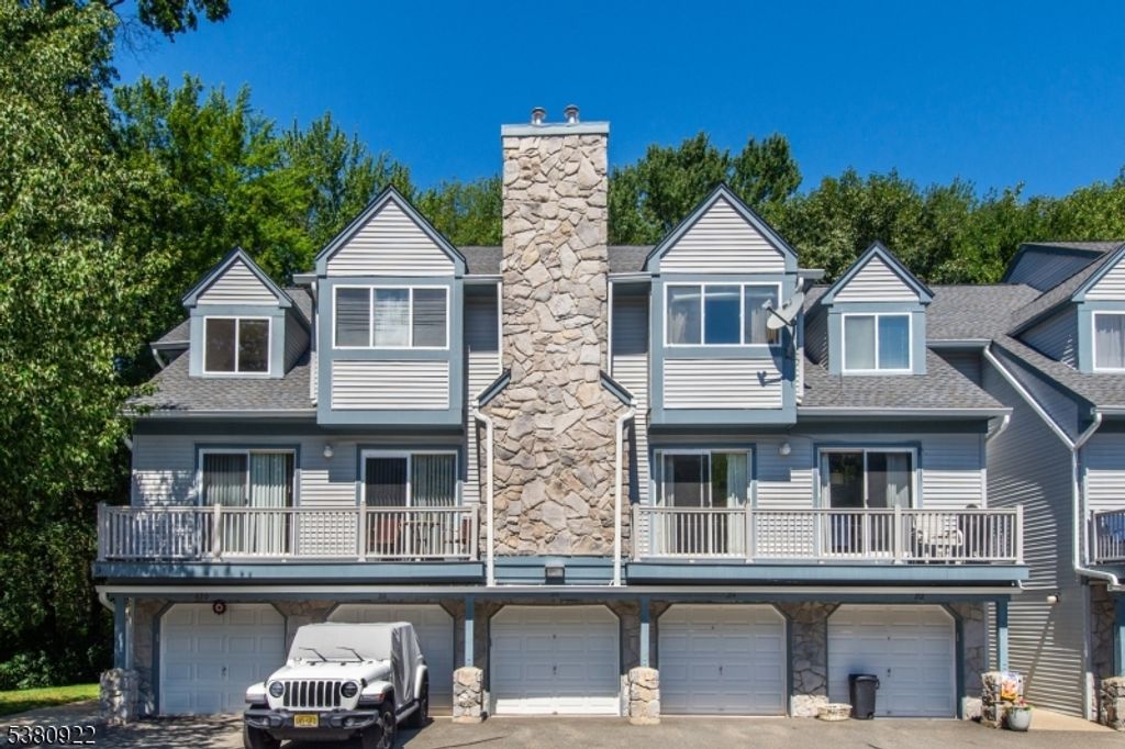 216 Woods Edge Dr 216, Roxbury Twp., NJ 07876