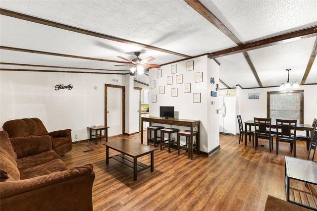 107 Lakewood Circle, Somerville, TX 77879