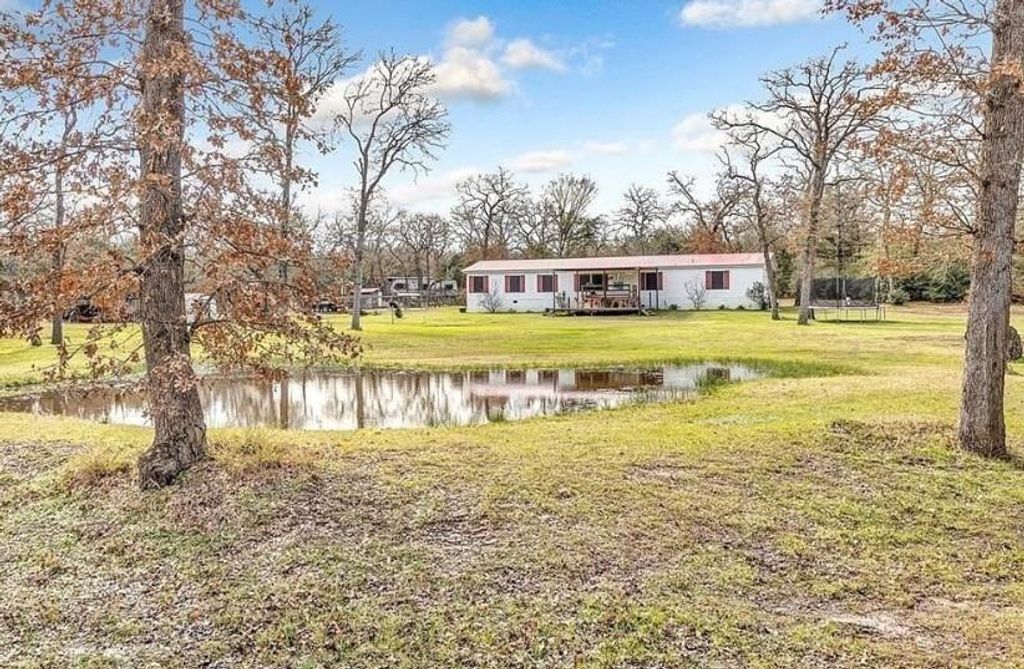 107 Lakewood Circle, Somerville, TX 77879