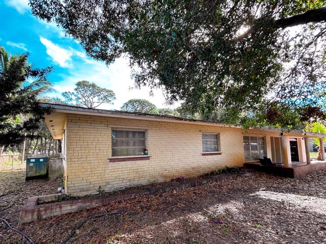 2510 Newport Drive, Fort Pierce, FL 34982