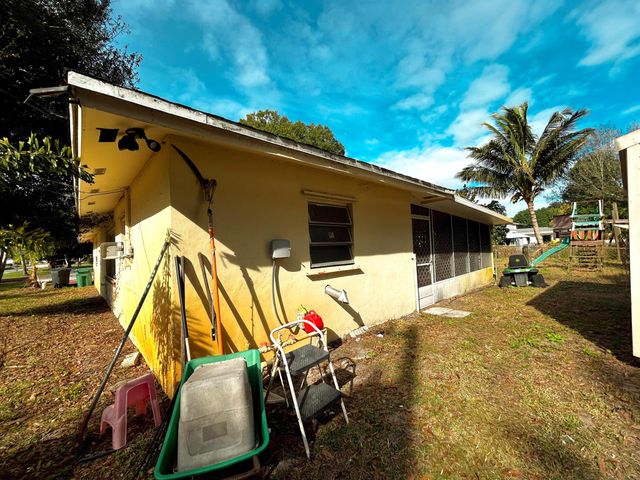 2510 Newport Drive, Fort Pierce, FL 34982