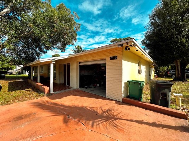 2510 Newport Drive, Fort Pierce, FL 34982