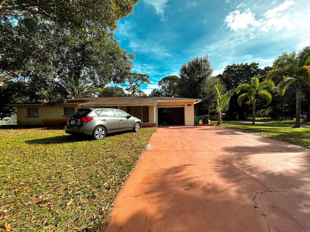 2510 Newport Drive, Fort Pierce, FL 34982