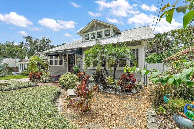 831 N GRANDVIEW STREET, Mount Dora, FL 32757