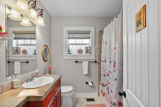 831 N GRANDVIEW STREET, Mount Dora, FL 32757