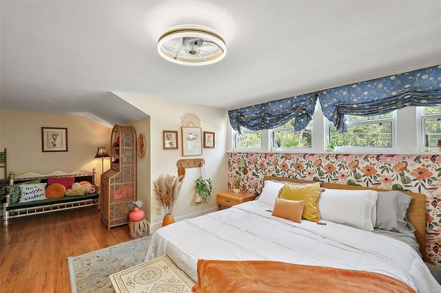 831 N GRANDVIEW STREET, Mount Dora, FL 32757