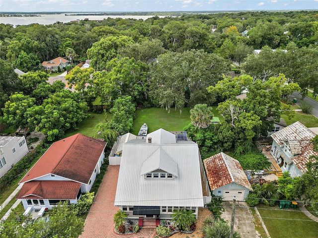 831 N GRANDVIEW STREET, Mount Dora, FL 32757