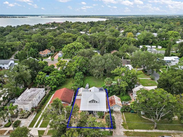 831 N GRANDVIEW STREET, Mount Dora, FL 32757