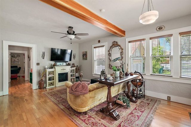 831 N GRANDVIEW STREET, Mount Dora, FL 32757