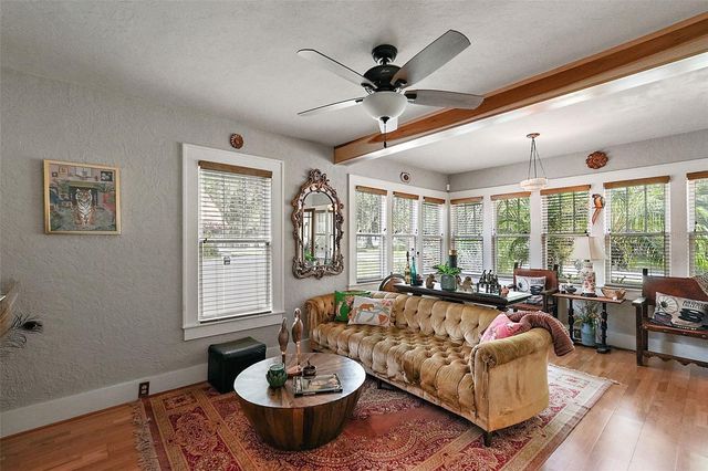 831 N GRANDVIEW STREET, Mount Dora, FL 32757