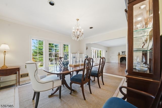 18 Pepperidge Tree Ter, Kinnelon Boro, NJ 07405