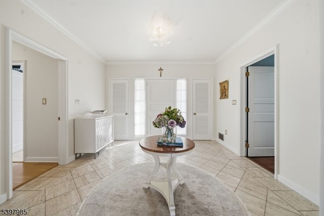 18 Pepperidge Tree Ter, Kinnelon Boro, NJ 07405