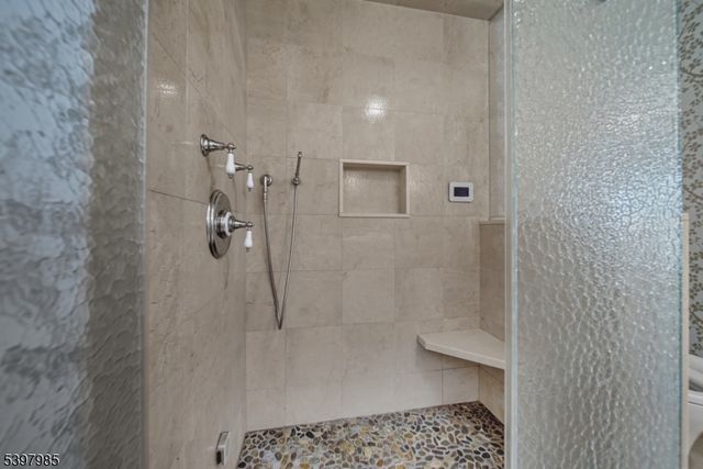 18 Pepperidge Tree Ter, Kinnelon Boro, NJ 07405