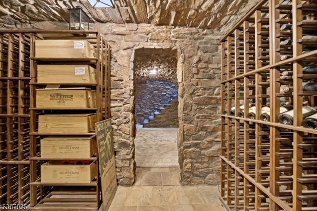 18 Pepperidge Tree Ter, Kinnelon Boro, NJ 07405