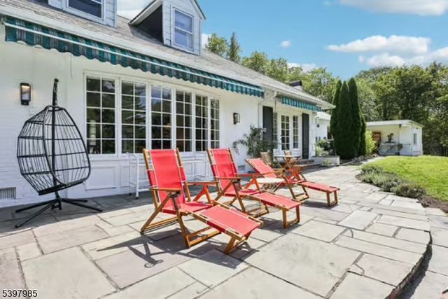 18 Pepperidge Tree Ter, Kinnelon Boro, NJ 07405