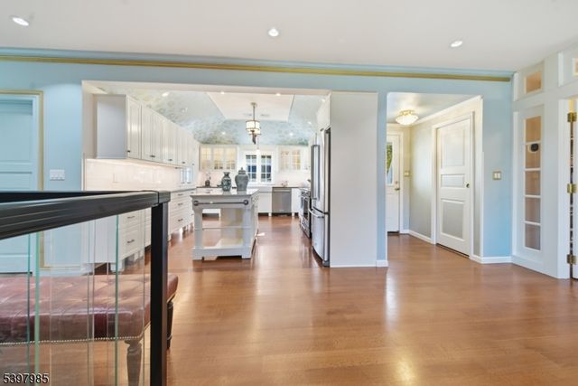 18 Pepperidge Tree Ter, Kinnelon Boro, NJ 07405