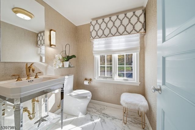 18 Pepperidge Tree Ter, Kinnelon Boro, NJ 07405