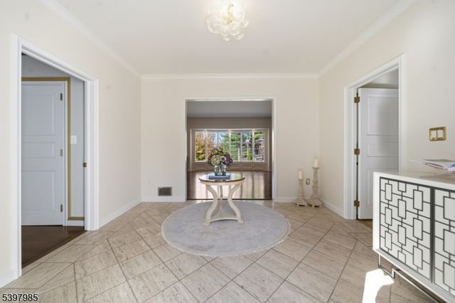 18 Pepperidge Tree Ter, Kinnelon Boro, NJ 07405