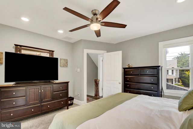 425 W MAIN ST, Mechanicsburg, PA 17055