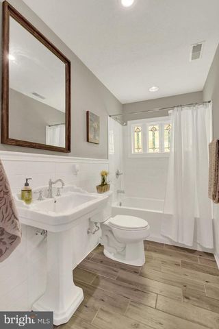425 W MAIN ST, Mechanicsburg, PA 17055
