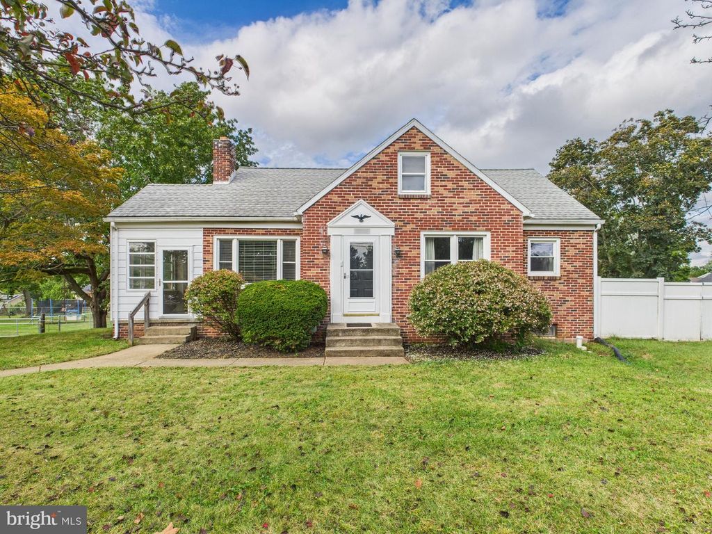 2533 SUNSET LN, York, PA 17408