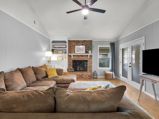 1323 Hemphill Drive, Cleburne, TX 76033