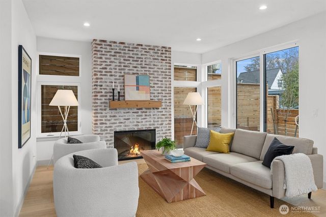 1261 NE 100th Street, Seattle, WA 98125