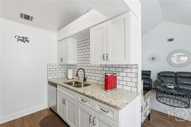 126 S Robinhood Drive, Savannah, GA 31406