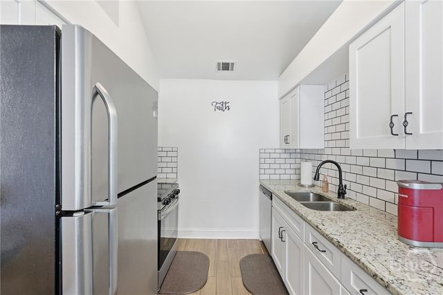 126 S Robinhood Drive, Savannah, GA 31406