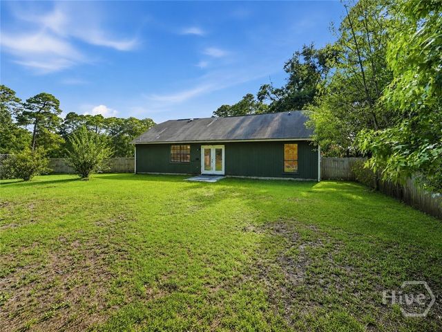 126 S Robinhood Drive, Savannah, GA 31406