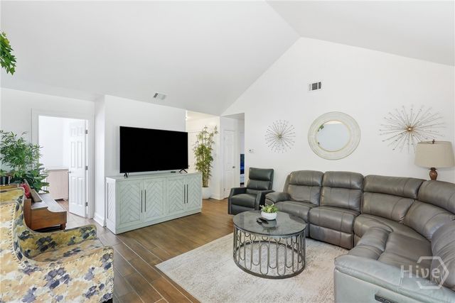 126 S Robinhood Drive, Savannah, GA 31406