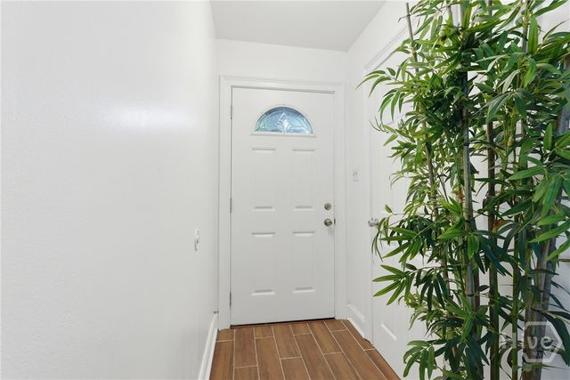 126 S Robinhood Drive, Savannah, GA 31406