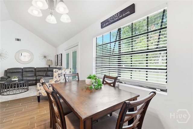 126 S Robinhood Drive, Savannah, GA 31406