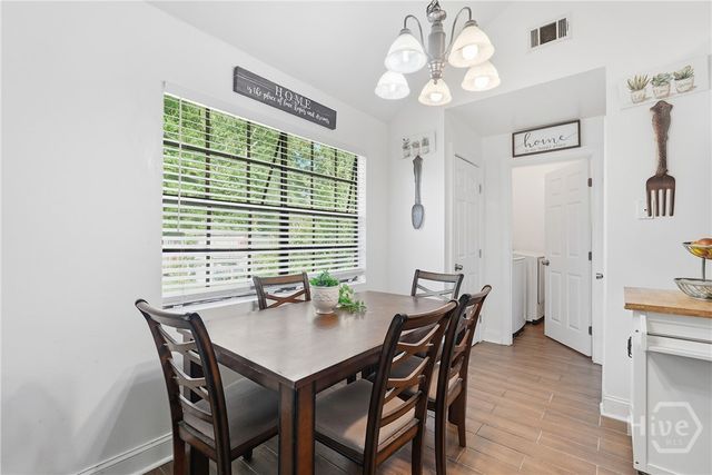 126 S Robinhood Drive, Savannah, GA 31406