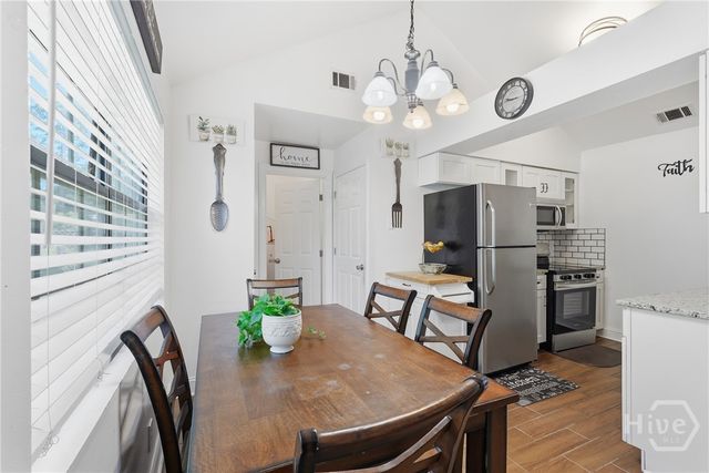 126 S Robinhood Drive, Savannah, GA 31406