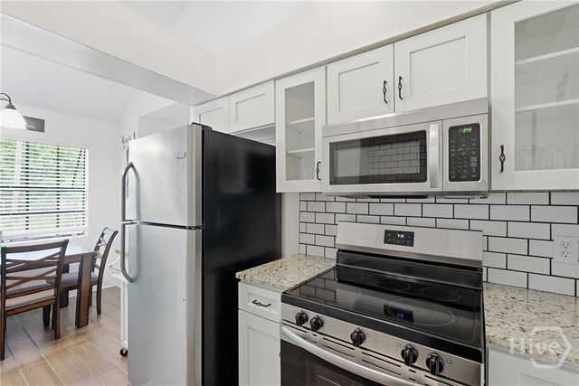 126 S Robinhood Drive, Savannah, GA 31406